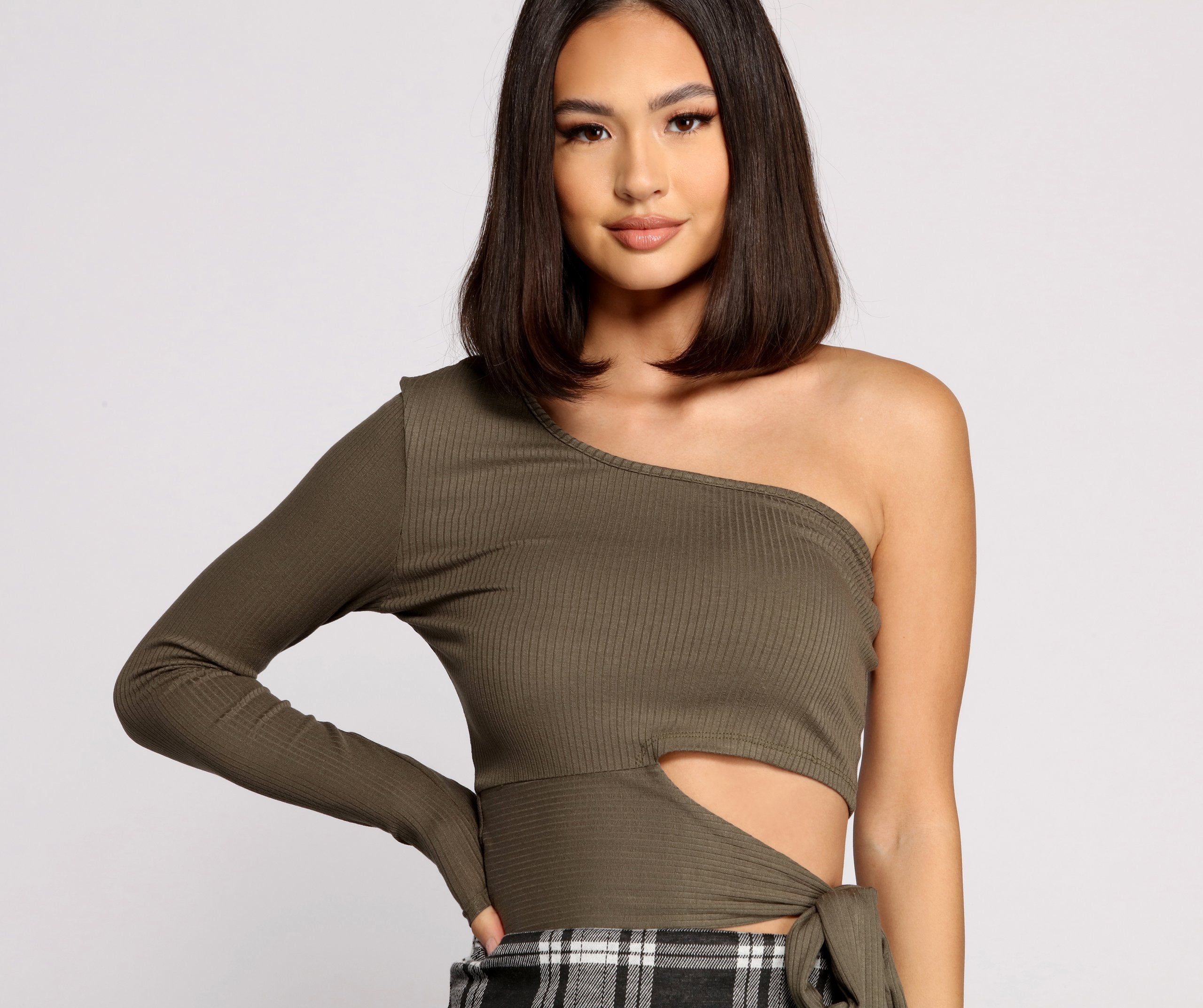 Single Sleeve Ribbed Crop Top