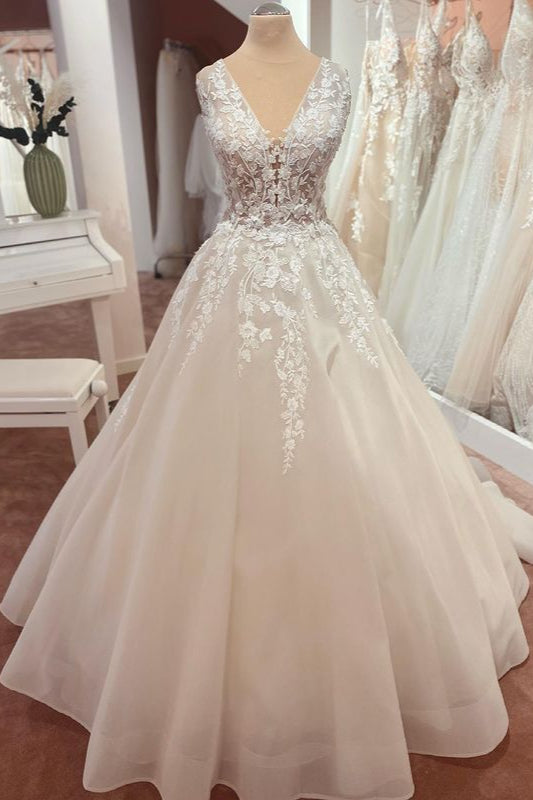 Wide Strap A-Line Floor-Length Tulle Bridal Gown with Lace Appliques