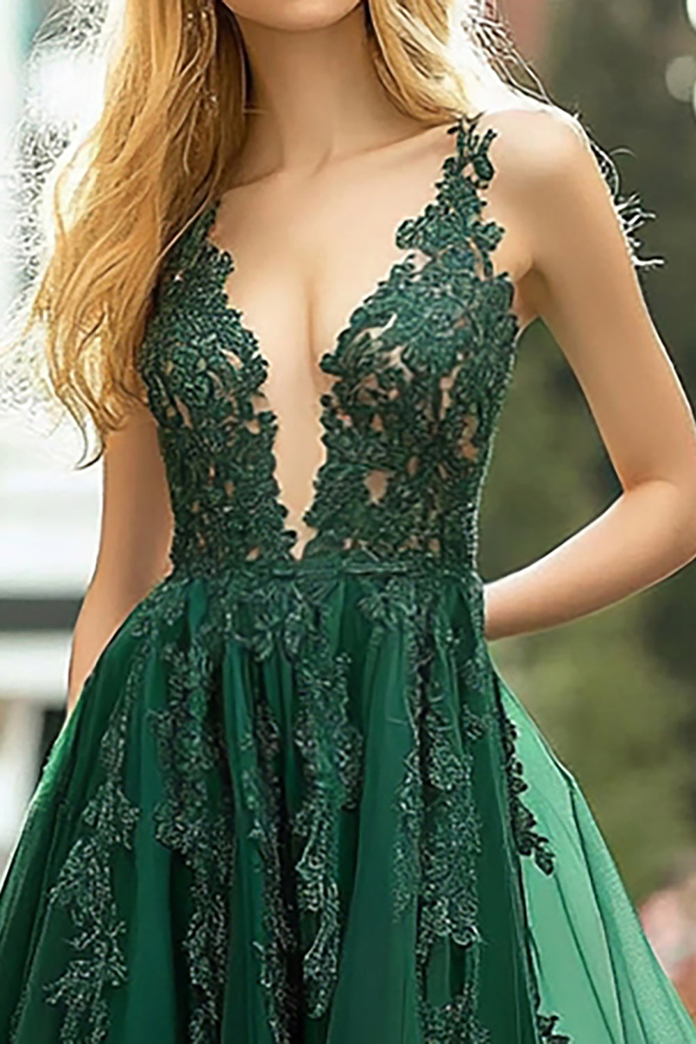 Dark Green V-Neck Appliqued Tulle Long Prom Dress with Slit