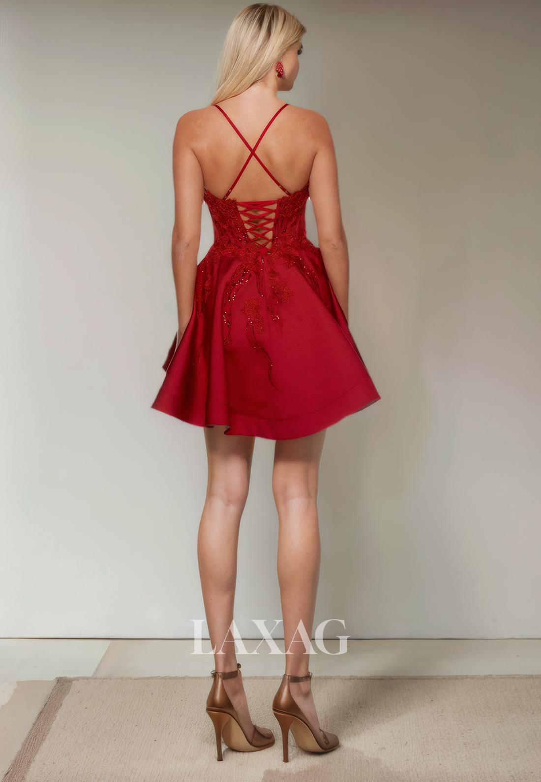 A-Line Halter Lace Appliques Sequins Elegant Party Homecoming Dress