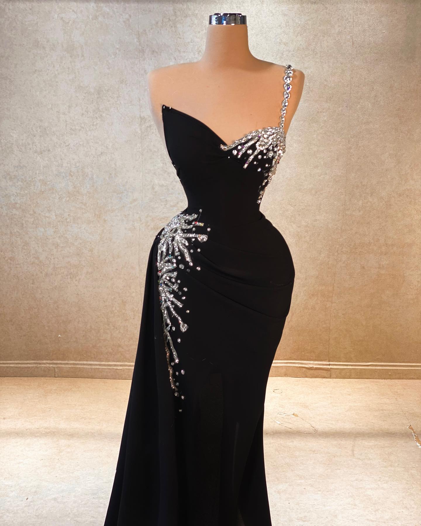 Beautiful A-line One Shoulder Sleeveless Rhinestone Chiffon Black Prom Dress - Fashionpara