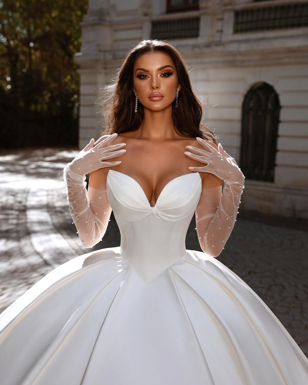 Stunning Long White A-line Satin Sleeveless Ball Gown Wedding Dress