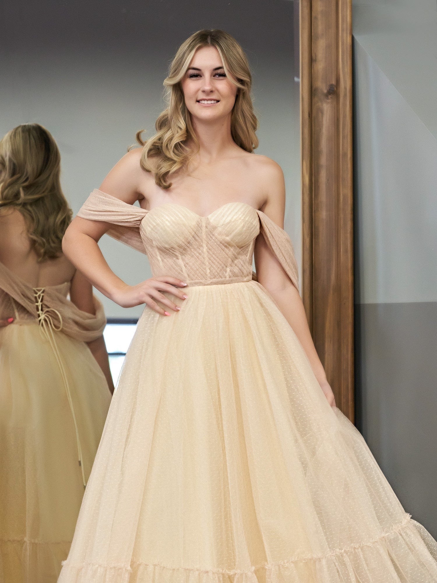 Nova A-Line Champagne Tulle Sweetheart Tea-Length Prom Dress