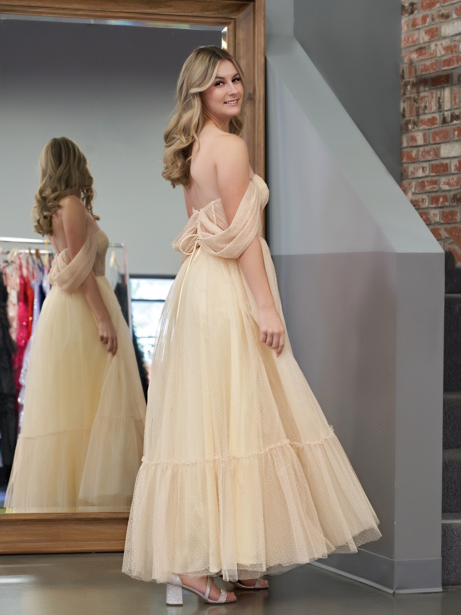 Nova A-Line Champagne Tulle Sweetheart Tea-Length Prom Dress