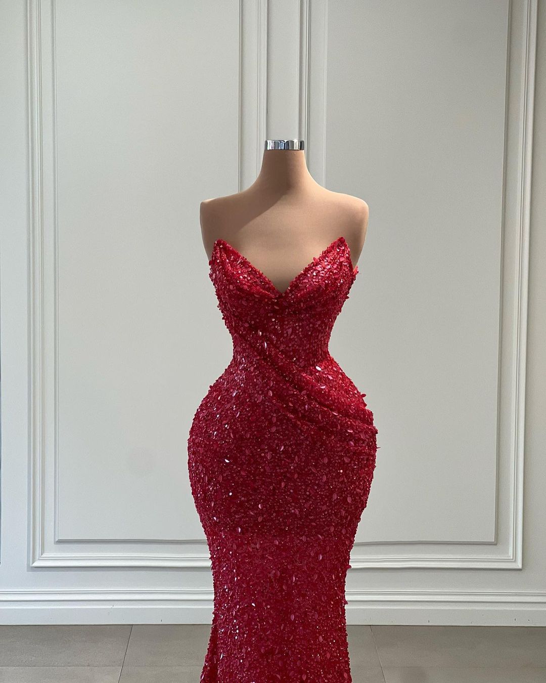 Dazzling Long Red V-neck Sequined Sleeveless Mermaid Prom Gown - Fashionpara