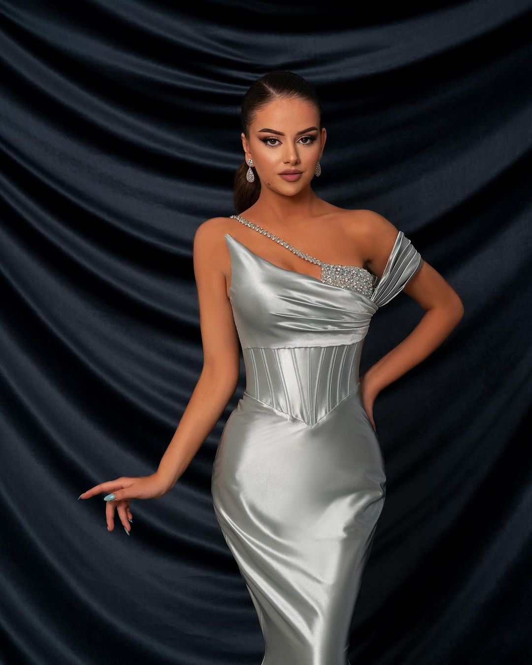 Glamorous Long Silver One-Shoulder Sequined Mermaid Gown for Prom - Fashionpara