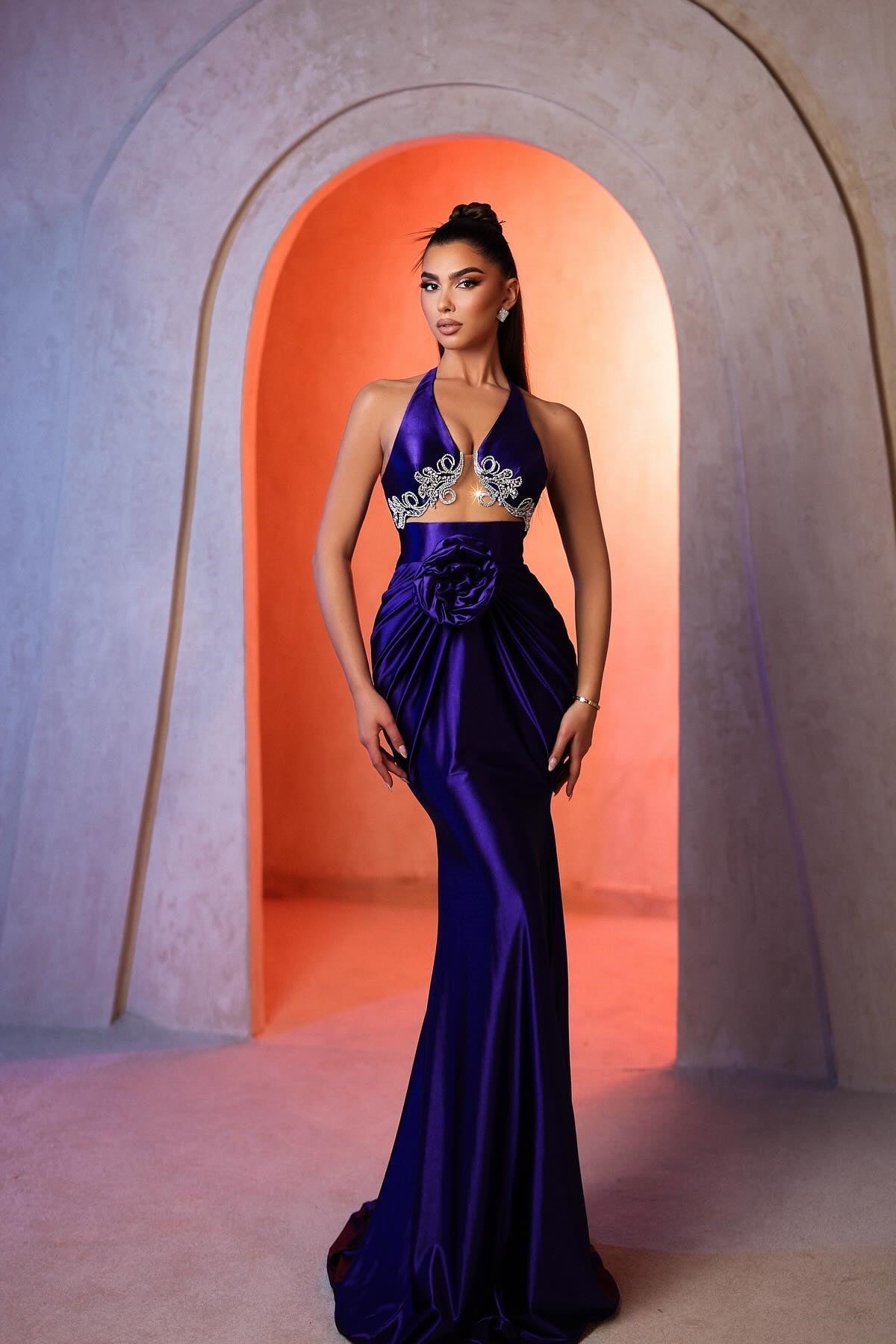 Gorgeous Column V-neck Sleeveless Appliquéd Satin Prom Dress with Stylish Design - Fashionpara