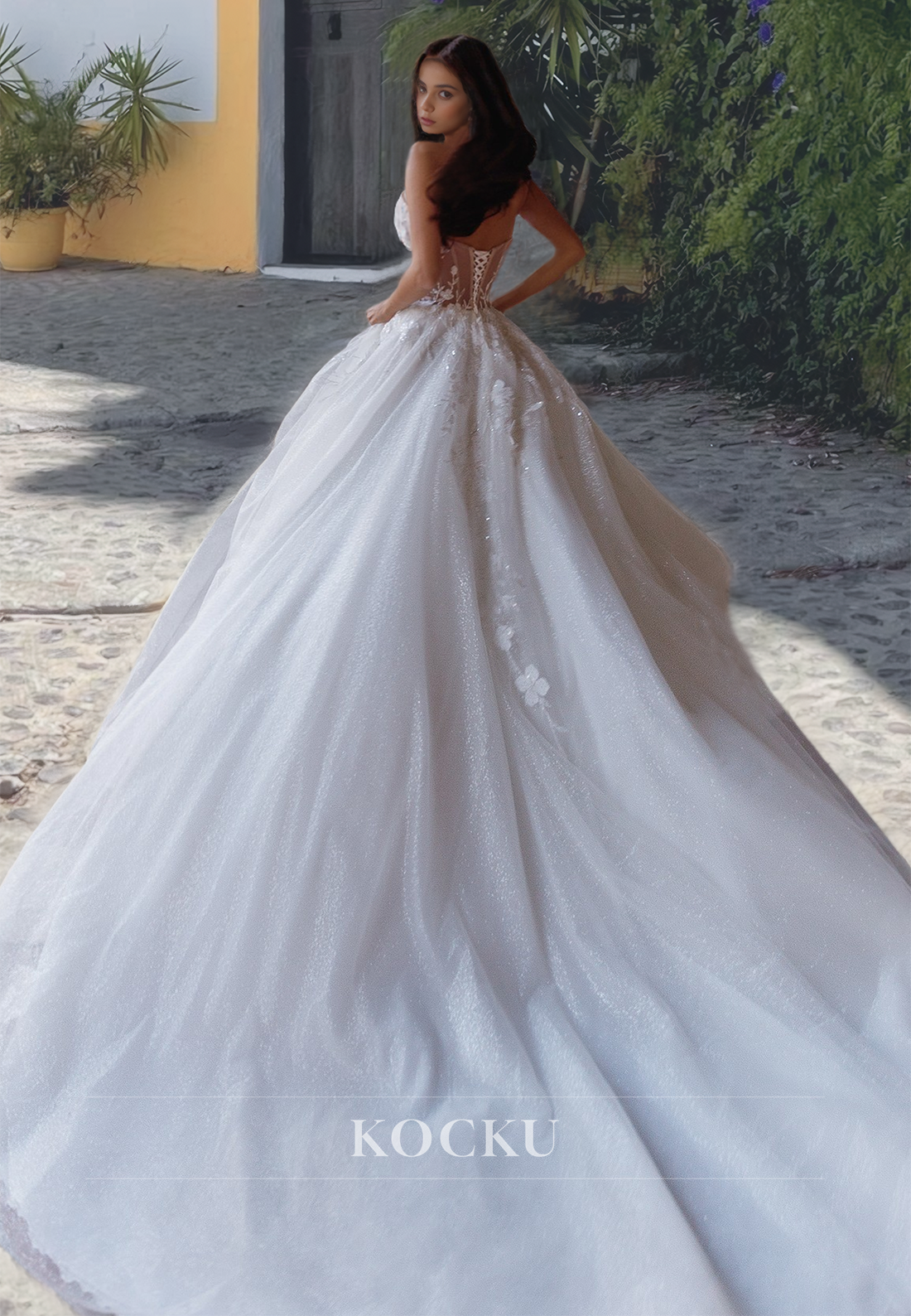 Sweetheart A-Line Sleeveless Tulle Appliques Wedding Dress with Court Train Bridal Dress