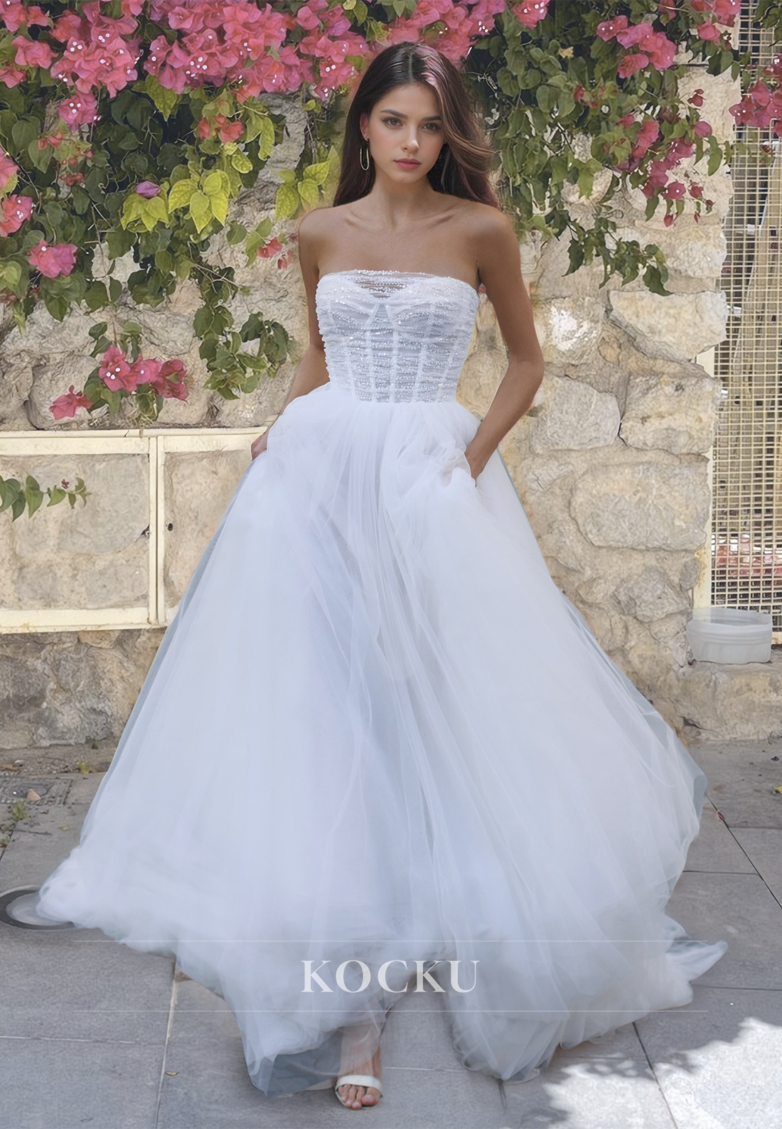 Causal&Simple Strapless A-Line Sleeveless Brush Train Lace Wedding Dress with Ruched Bridal Gowns