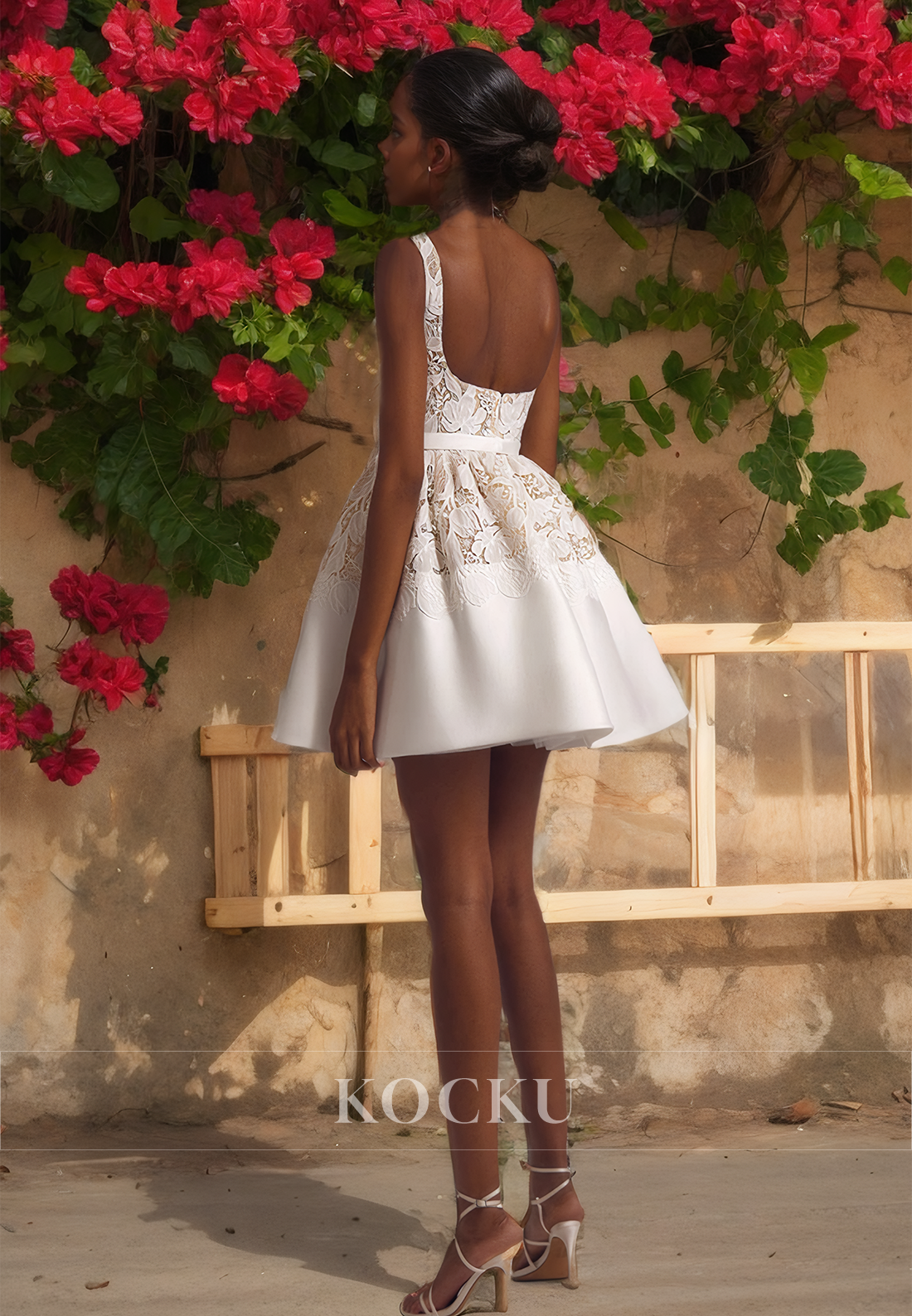 Beach A-Line Spaghetti Straps Wedding Dress Square Neck Sleeveless Appliques Satin Short Boho Dress