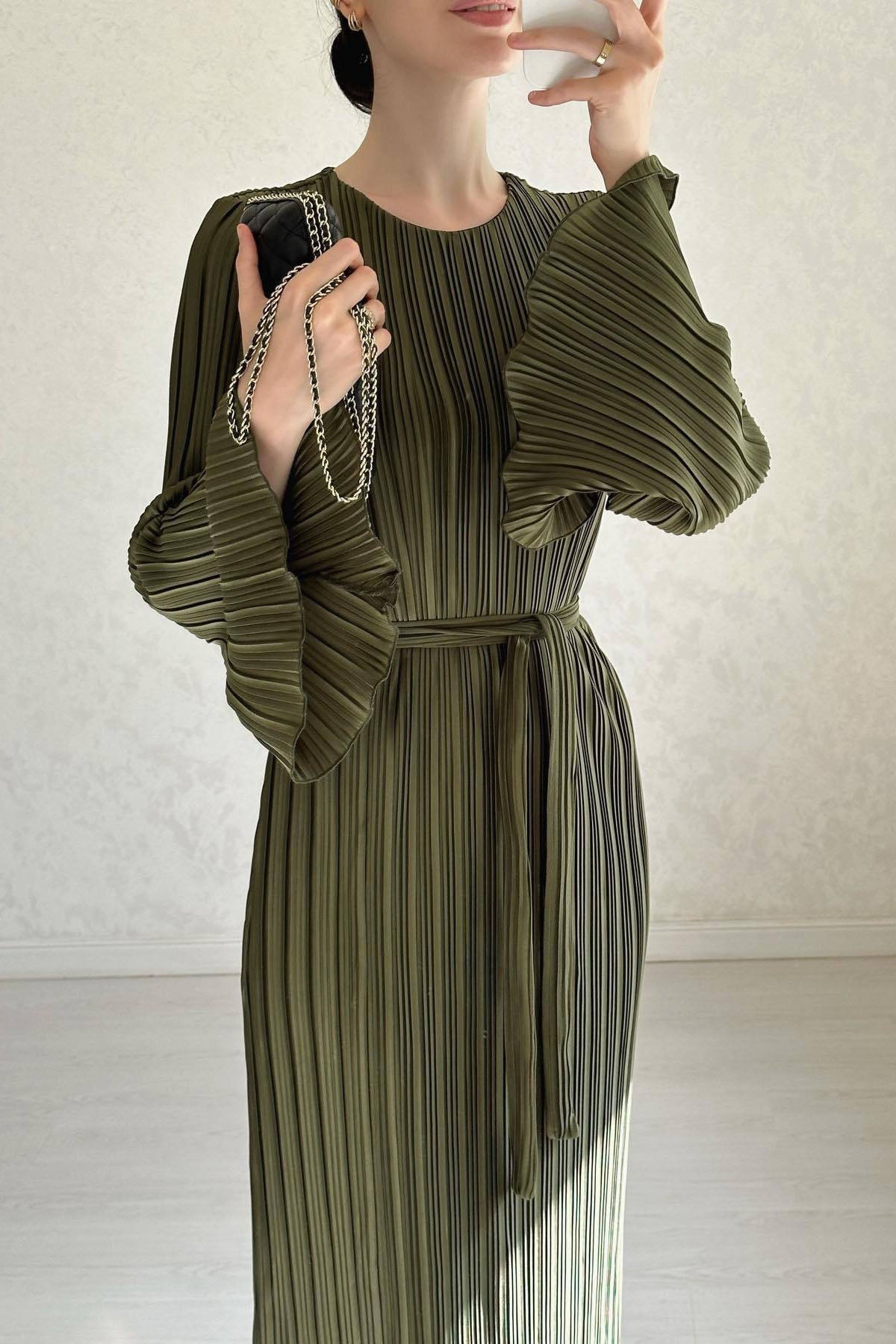 Elegant Pleated Trumpet Sleeve Midi Dress - Fashionpara