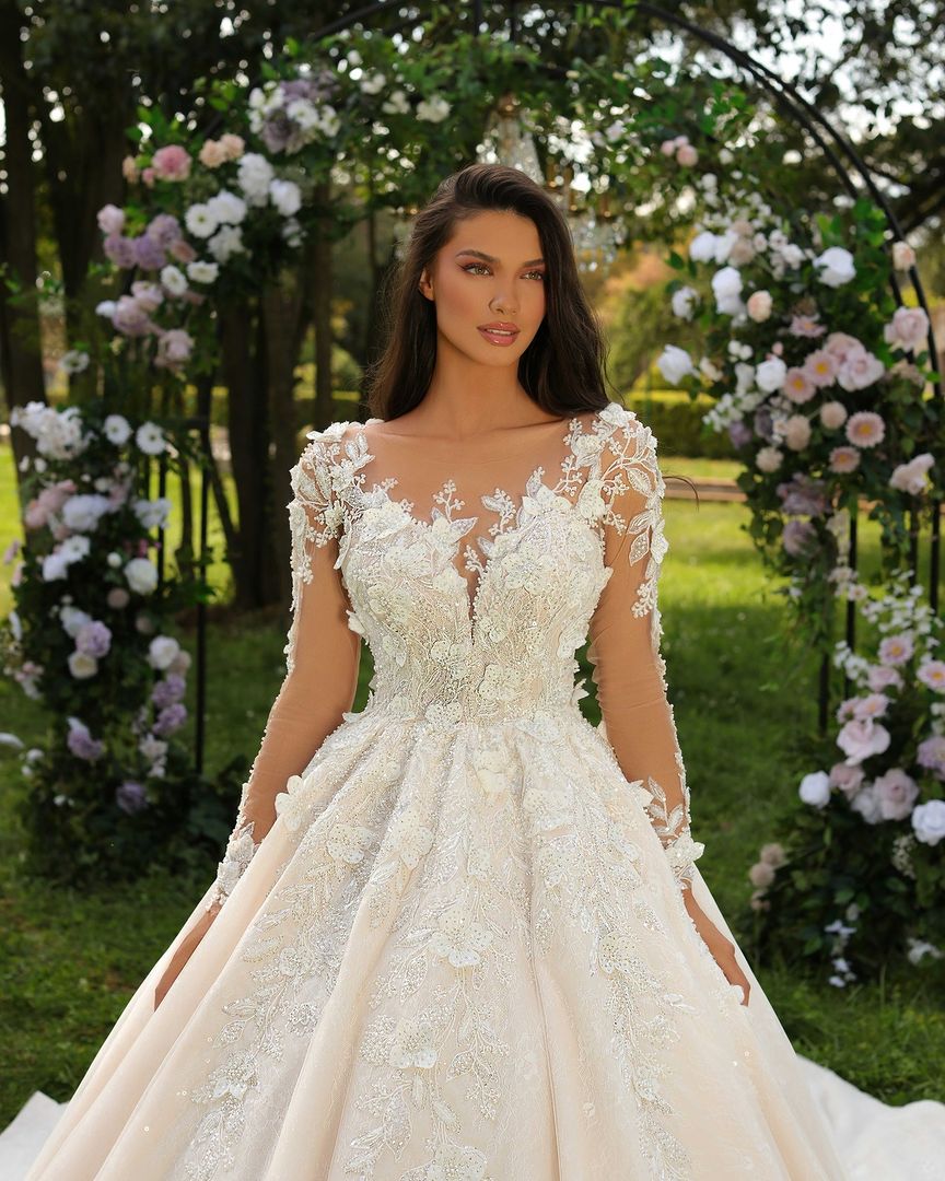 Sweetheart Long Ivory Princess Long Sleeve Appliqué Wedding Dress With Train