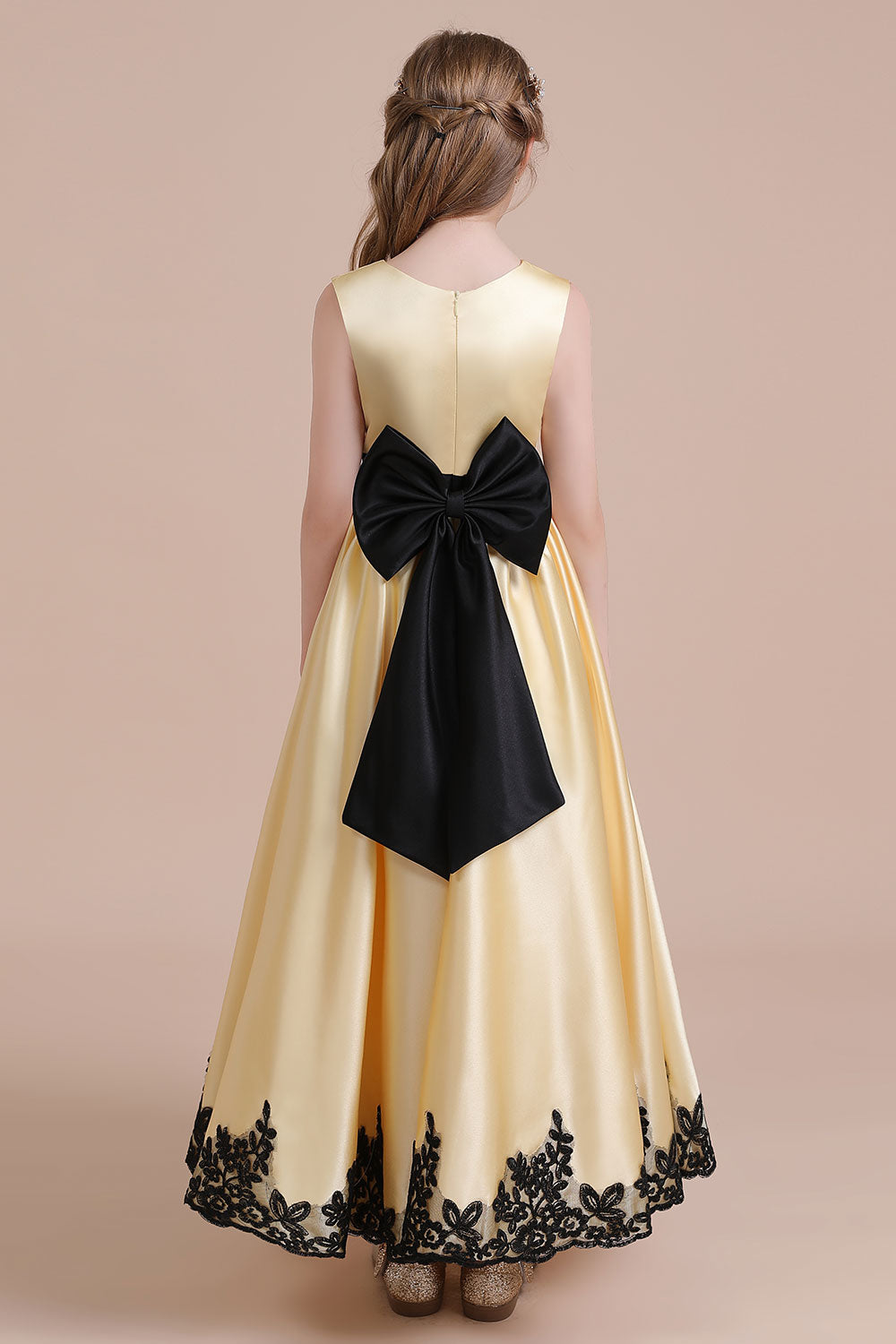 A-Line Chic Bow Appliques Satin Flower Girl Dress