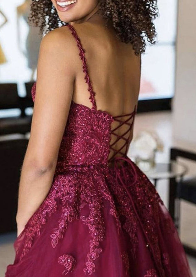 A-Line V-Neck Short/Mini Homecoming Dress With Appliqued Laced Tulle