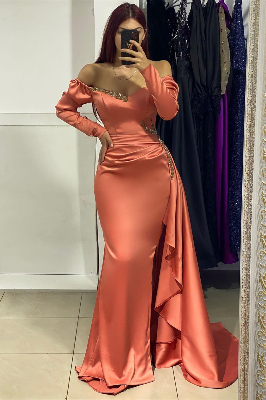 Amazing Long Satin V-neck Long Sleeves Evening Prom Dresses With Rhinestone