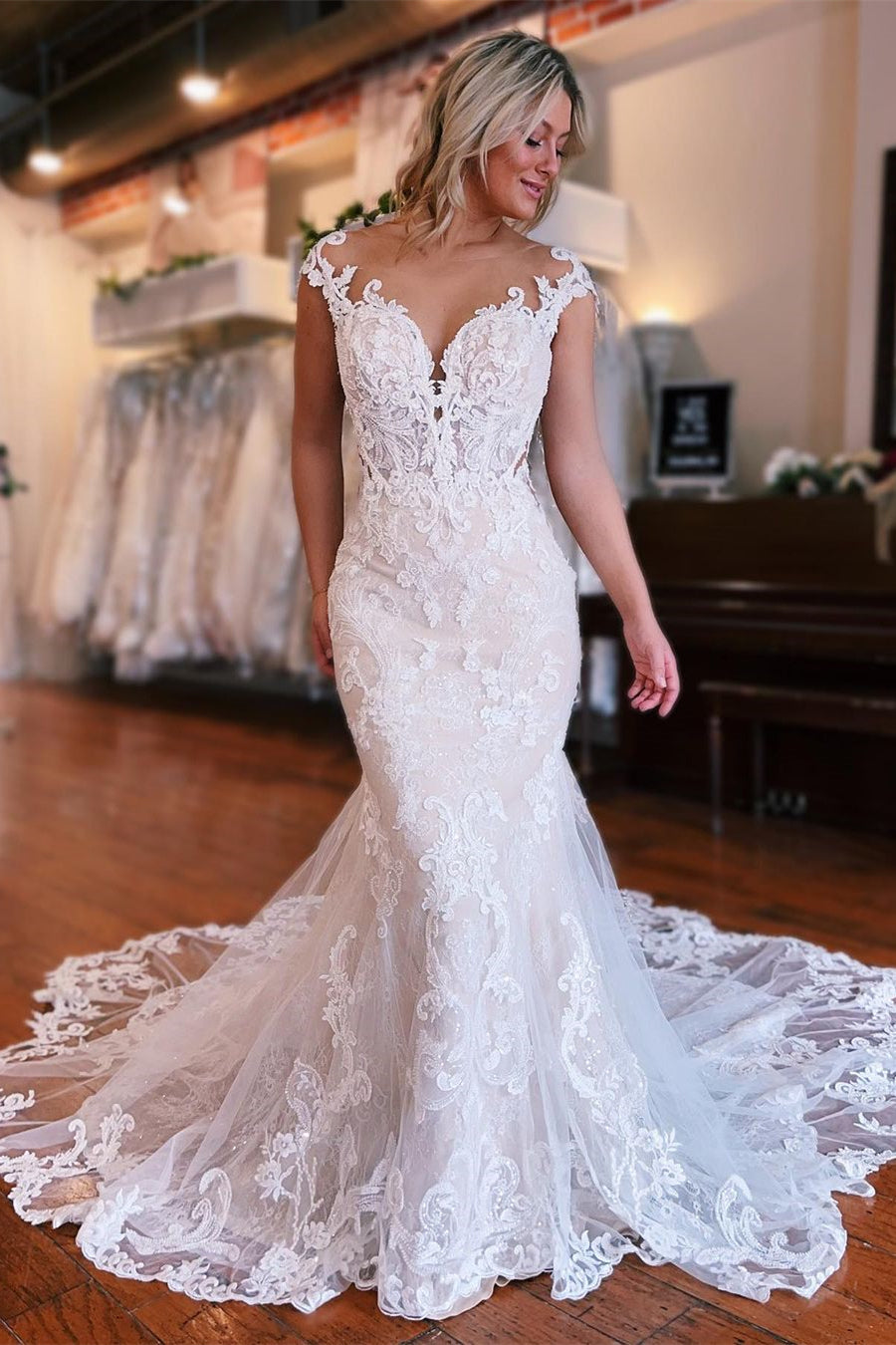 Beautiful Long Mermaid Wedding Dress With Lace Sleeveless And Detachable Train