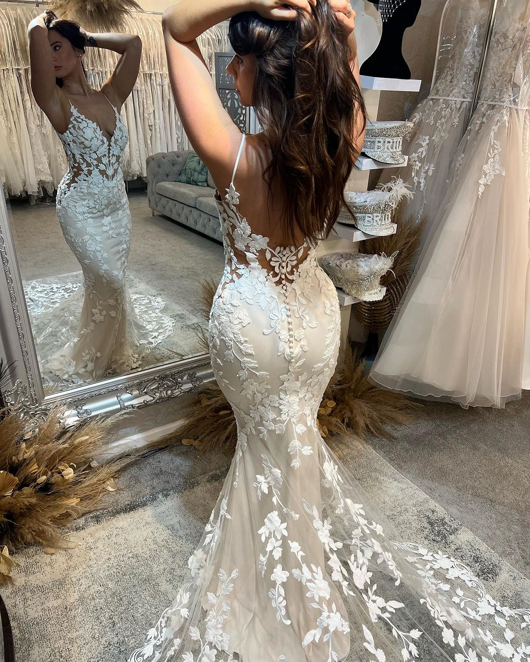 Beautiful Long Mermaid Spaghetti Straps Appliques V-neck Bridal Wear Long