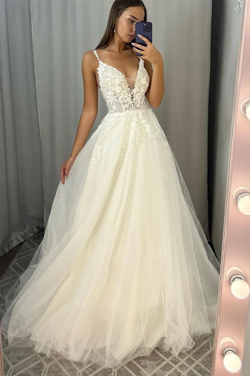 Chic Long Ivory A-line V-neck Tulle Wedding Dress with Lace and Sleeveless Design