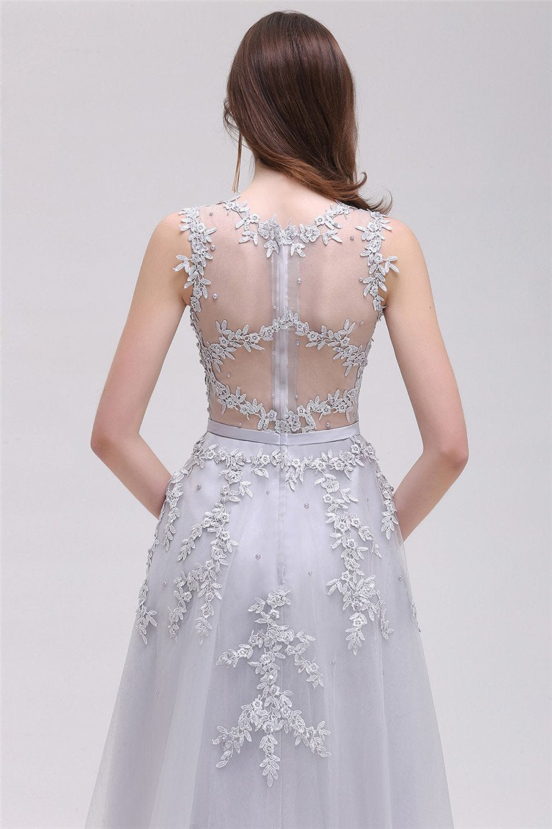 Stunning Sleeveless Tulle Knee-Length Prom Dress With Lace Appliques