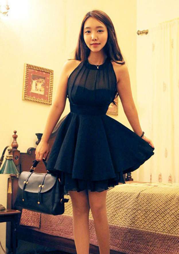 Elegant A-line Halter Short Chiffon Homecoming Dress