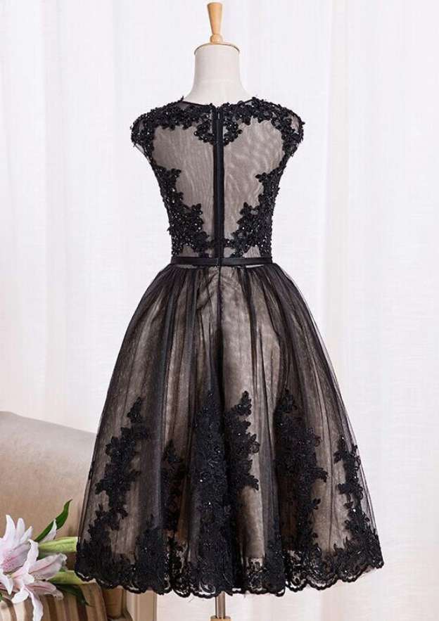 Elegant A-line Princess Illusion Neck Sleeveless Tea-Length Lace Prom Dress With Appliqued