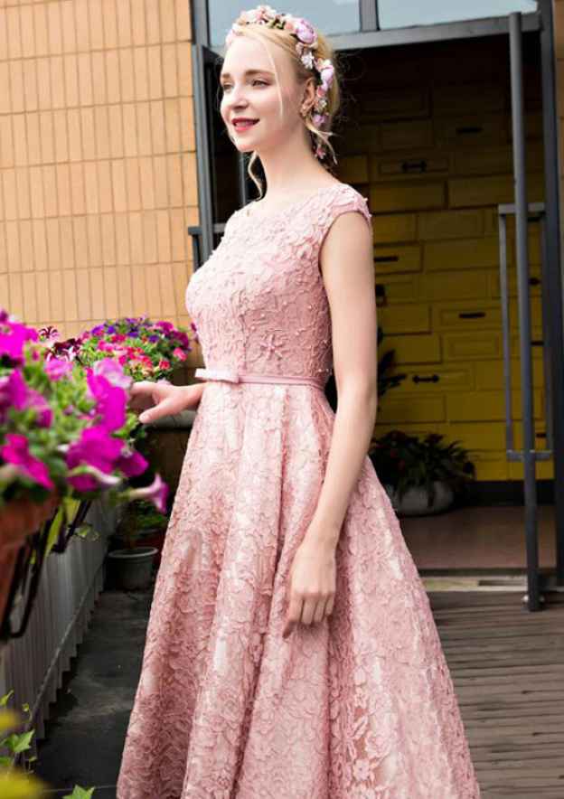 Elegant A-line Princess Prom Dress with Appliqued Bowknot and Lace-up Back