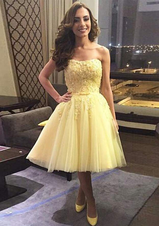 Elegant A-line Sweetheart Sleeveless Knee-Length Tulle Homecoming Dress with Appliqued Beading