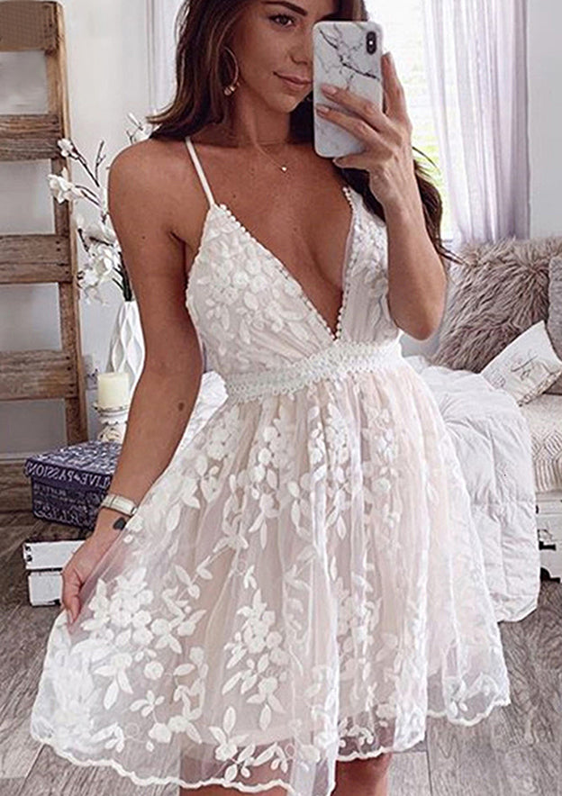 Elegant A-line V Neck Lace Sleeveless Homecoming Dress