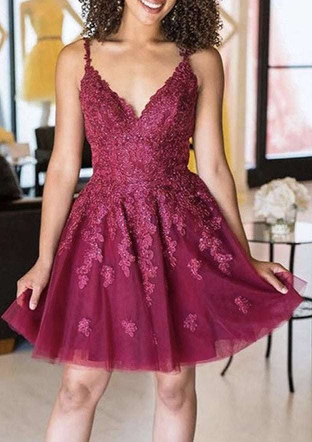 Elegant A-line V Neck Sleeveless Lace Tulle Short Homecoming Dress With Appliqued