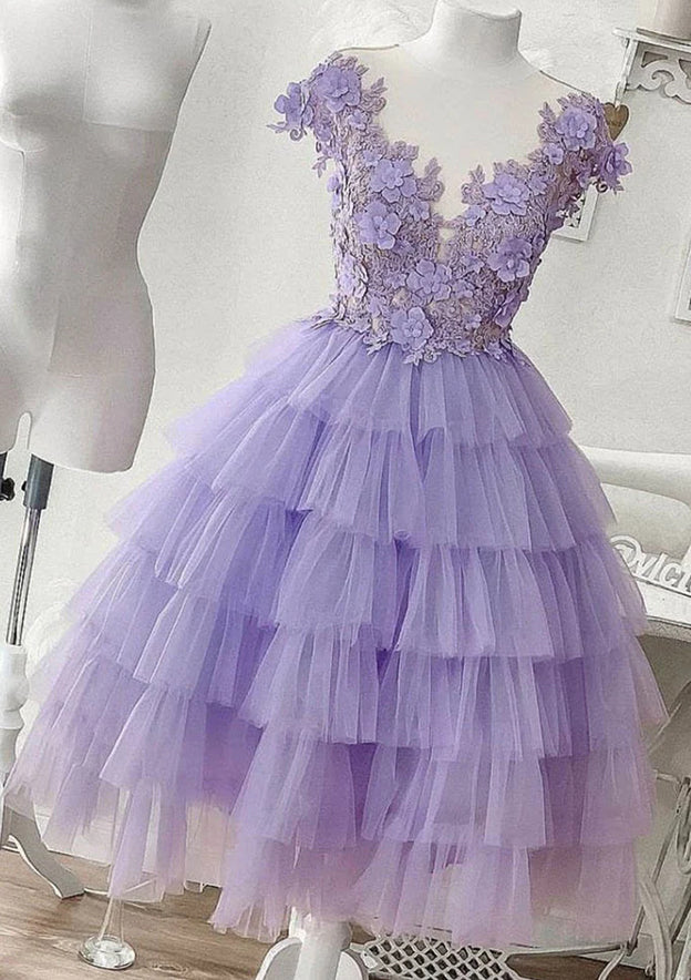 Elegant A-line V-Neck Sleeveless Tulle Short Homecoming Dress with Appliques