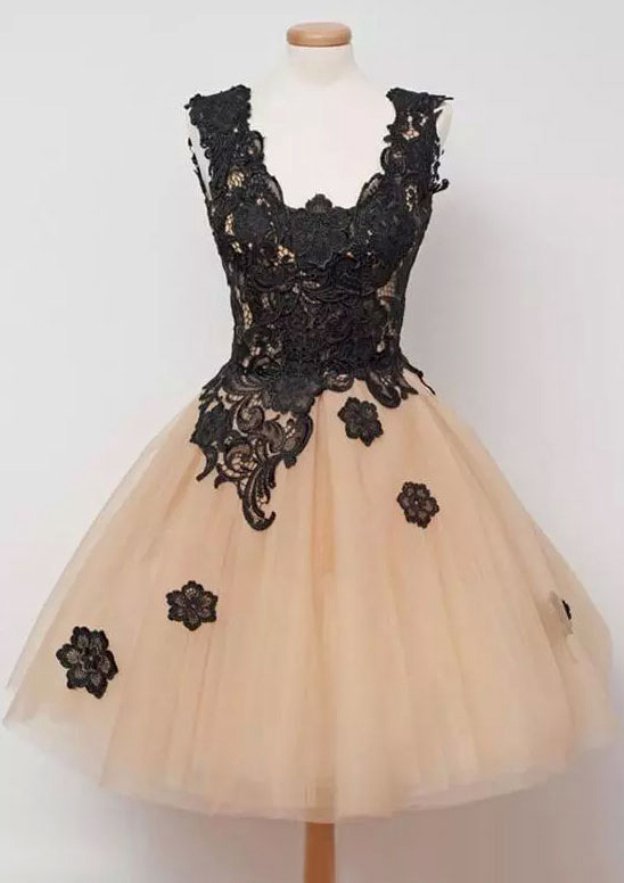 Elegant A-line/Princess Short Tulle Homecoming Dress With Scalloped Neck and Appliqued Detail