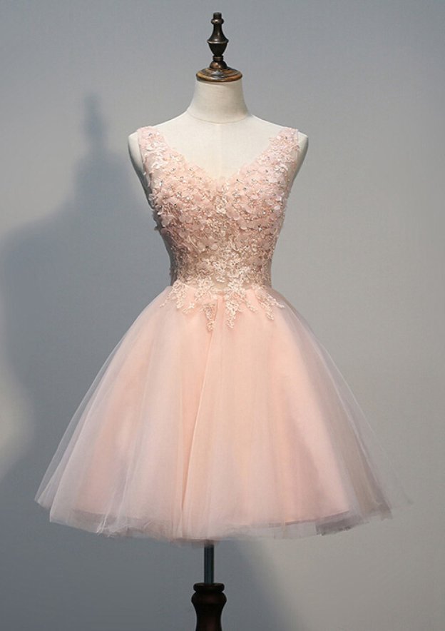 Elegant A-line/Princess V-Neck Sleeveless Short Tulle Prom Dress with Appliqued Beading