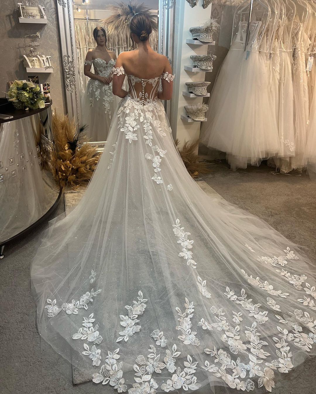 Sophisticated Long A-line Off-the-shoulder Sweetheart Appliqué Glitter Wedding Dress