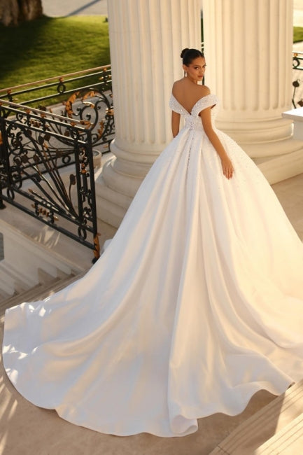 Elegant Sweetheart Cap Sleeves Ball Gown in Satin with Sequined Details for Weddings