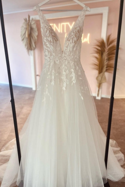 Sophisticated Sweetheart V-Neck Sleeveless A-Line Lace Wedding Dress