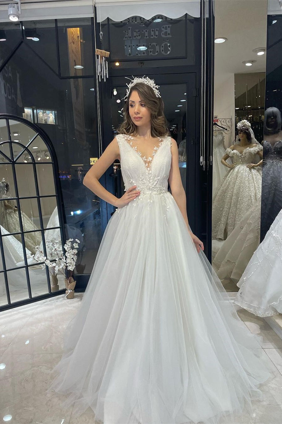 Fabulous Floor-Length V-Neck Sleeveless A-Line Tulle Wedding Dress