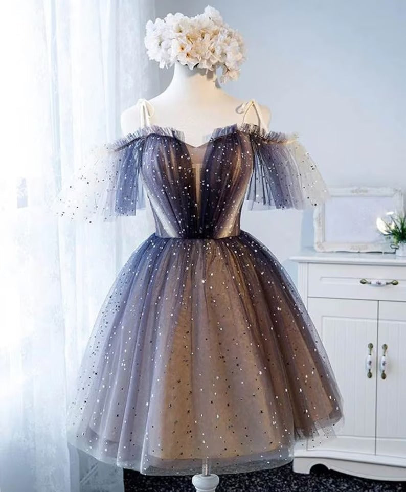 Sweetheart V-Neck Starlit Cloud Tulle Mini Homecoming Dress