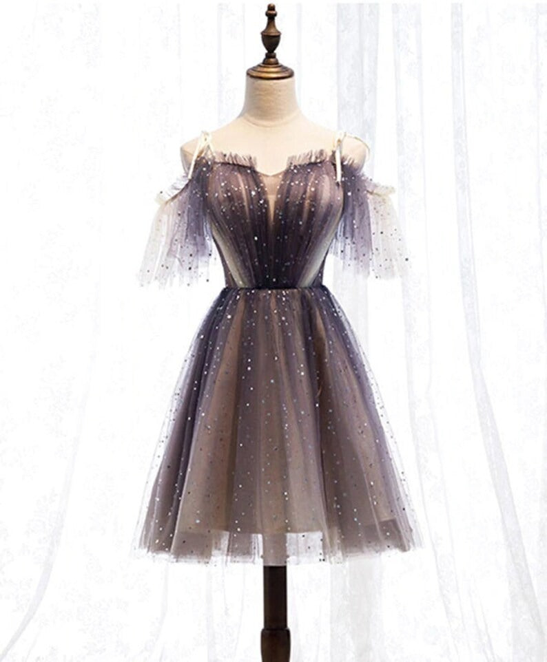 Sweetheart V-Neck Starlit Cloud Tulle Mini Homecoming Dress