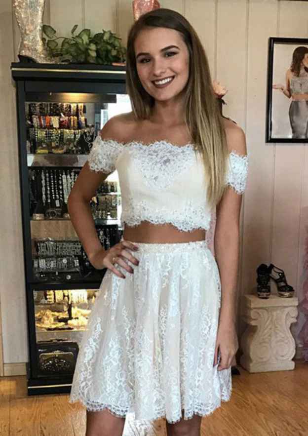 Off-The-Shoulder Elegant A-line/Princess Lace Homecoming Dress