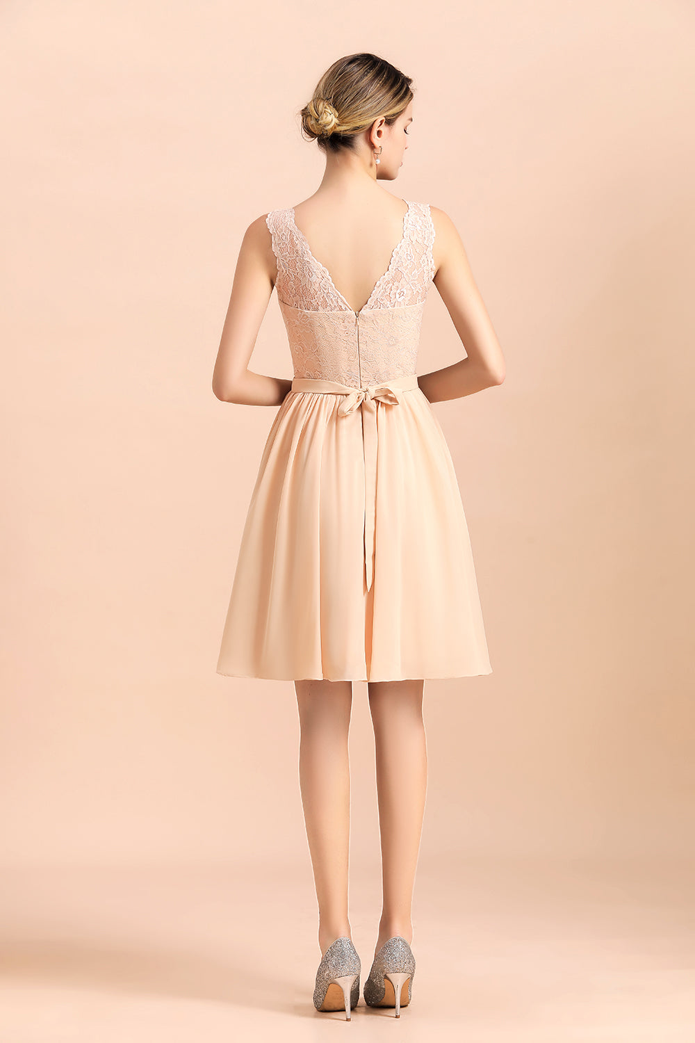 Pretty V-Neck Chiffon Lace Short Bridesmaid Dresses with Ruffles