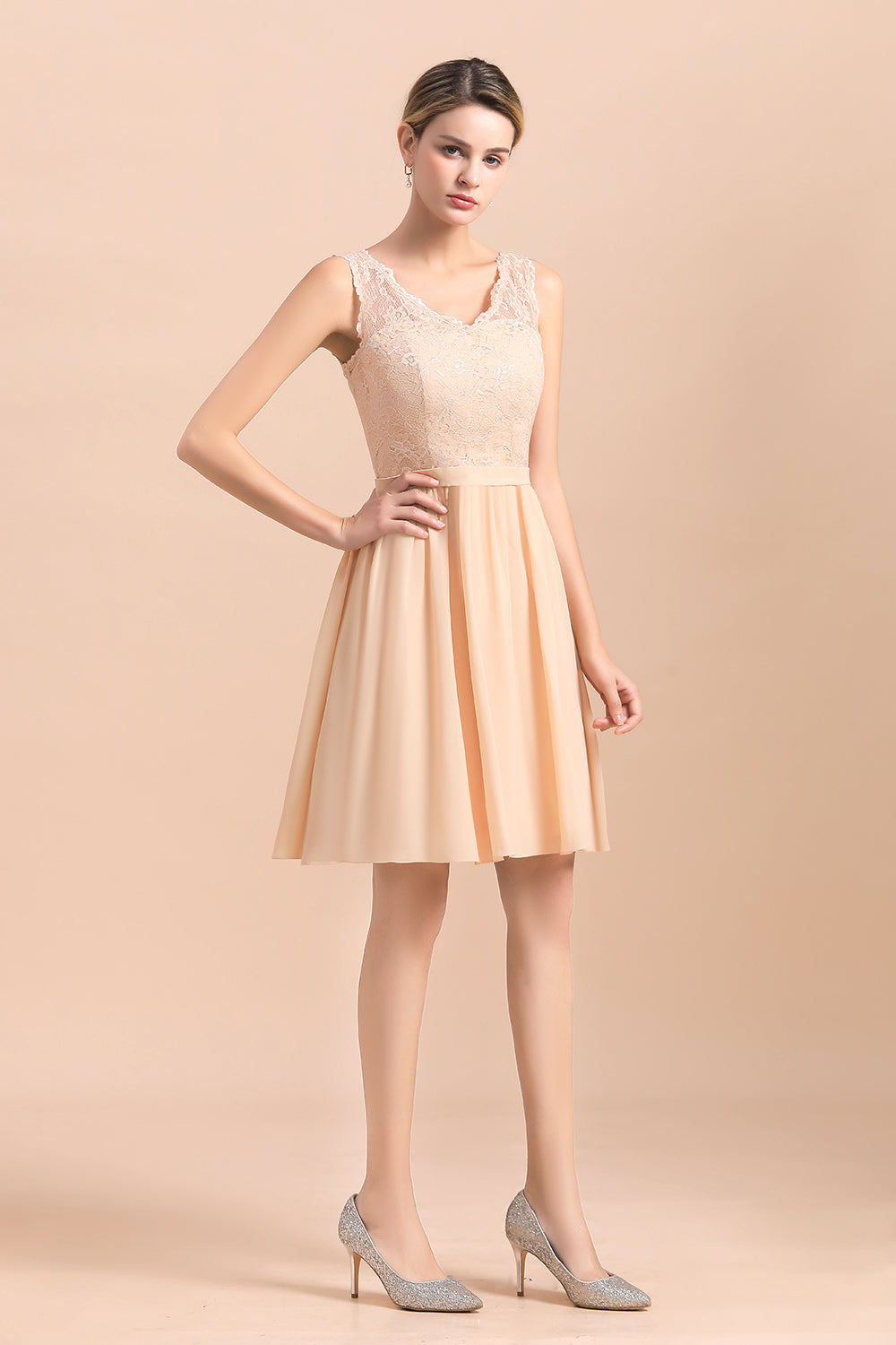 Pretty V-Neck Chiffon Lace Short Bridesmaid Dresses with Ruffles