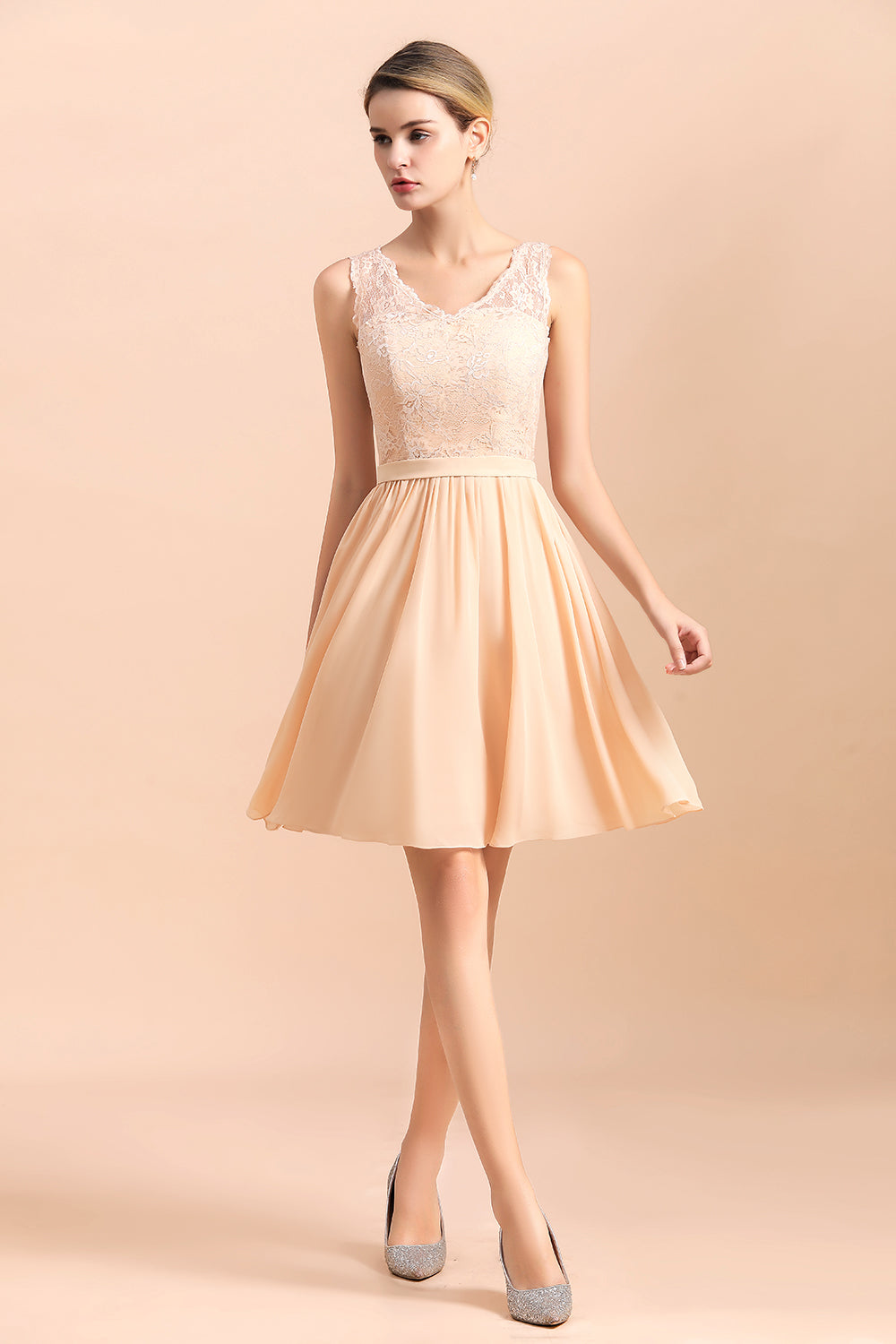 Pretty V-Neck Chiffon Lace Short Bridesmaid Dresses with Ruffles