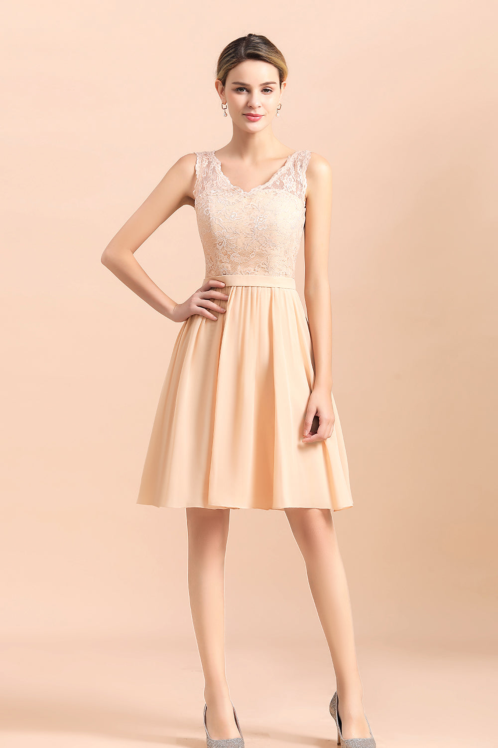 Pretty V-Neck Chiffon Lace Short Bridesmaid Dresses with Ruffles