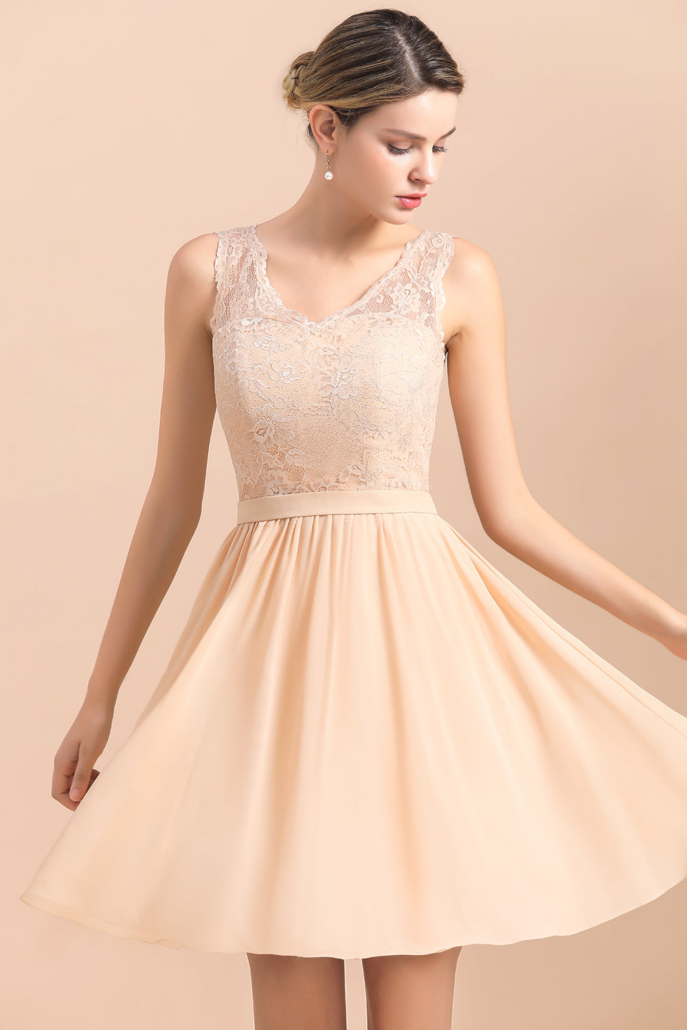 Pretty V-Neck Chiffon Lace Short Bridesmaid Dresses with Ruffles