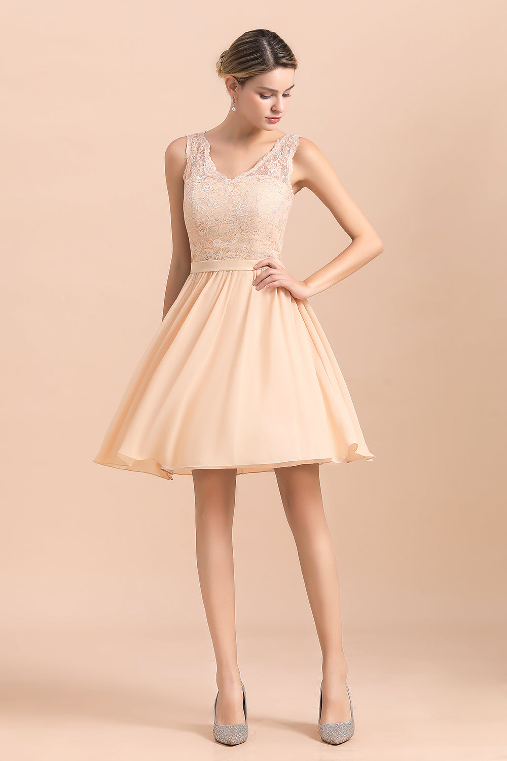 Pretty V-Neck Chiffon Lace Short Bridesmaid Dresses with Ruffles