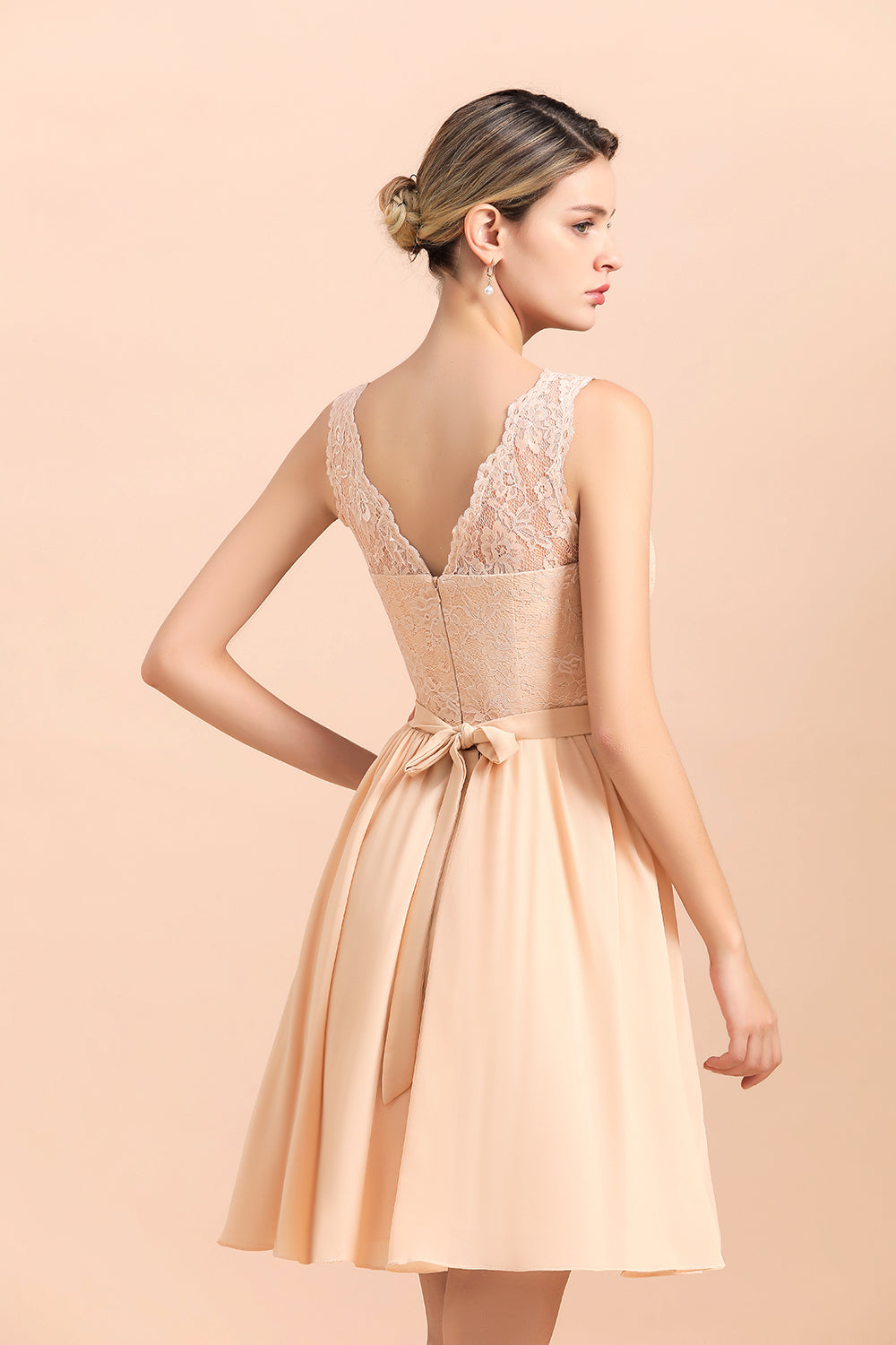 Pretty V-Neck Chiffon Lace Short Bridesmaid Dresses with Ruffles