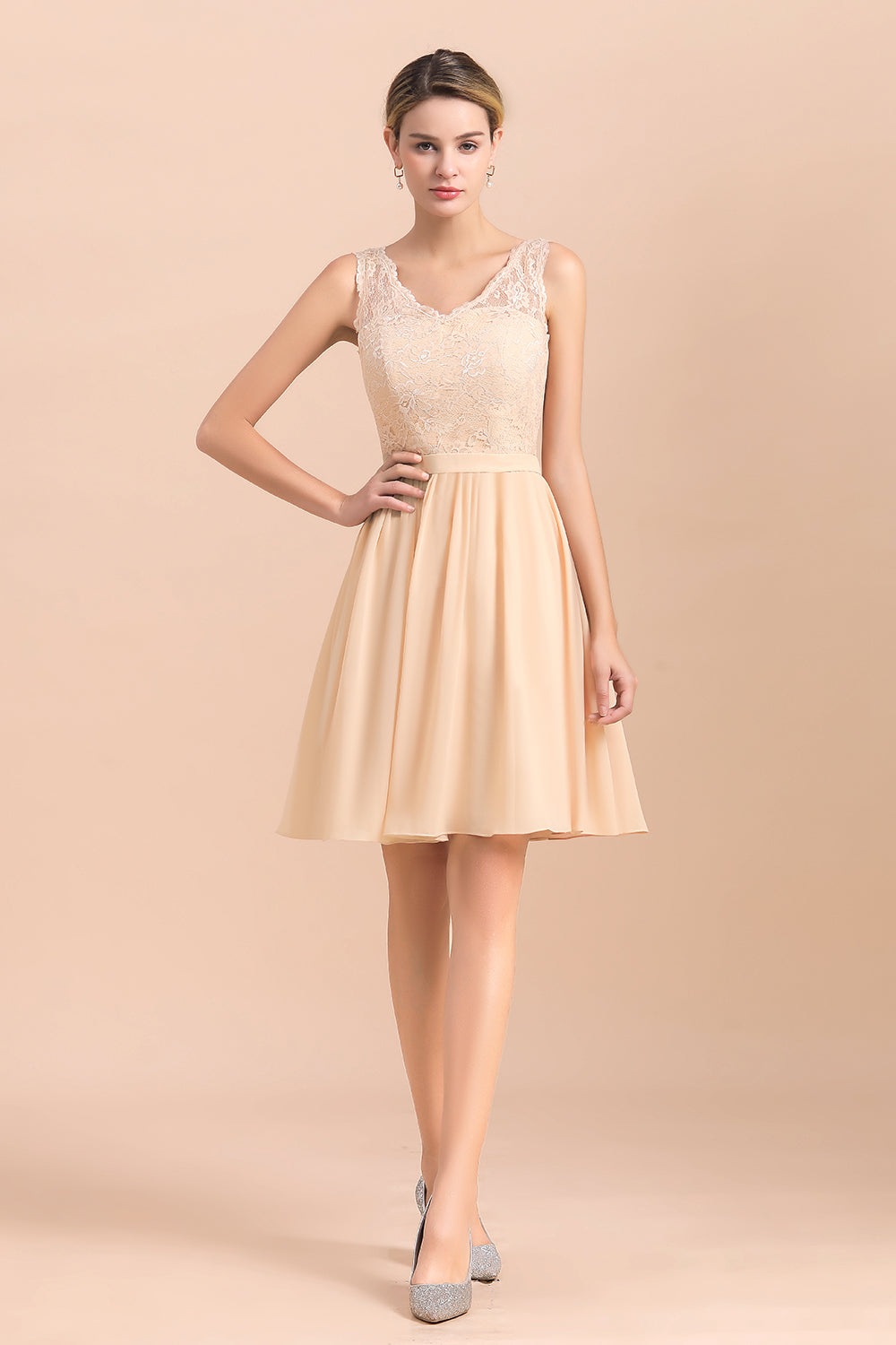 Pretty V-Neck Chiffon Lace Short Bridesmaid Dresses with Ruffles