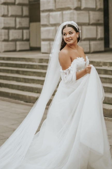 Romantic Off-the-Shoulder Cap Sleeve A-Line Tulle Wedding Dress