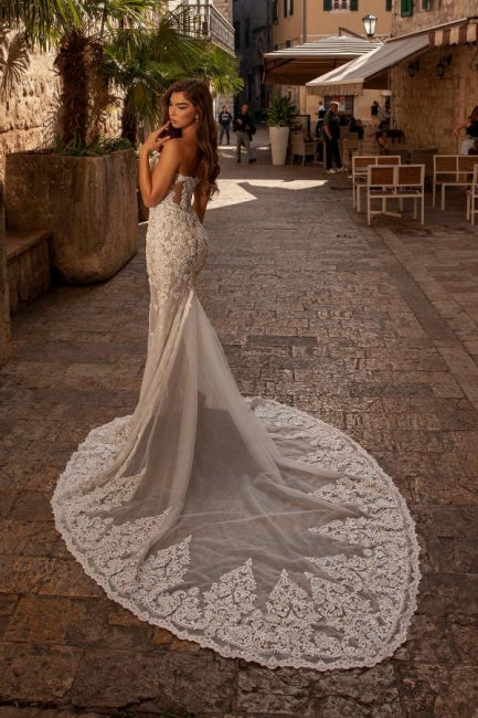 Alluring Sweetheart Sleeveless Mermaid Lace Bridal Gown