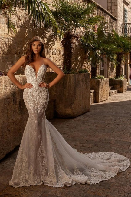 Alluring Sweetheart Sleeveless Mermaid Lace Bridal Gown